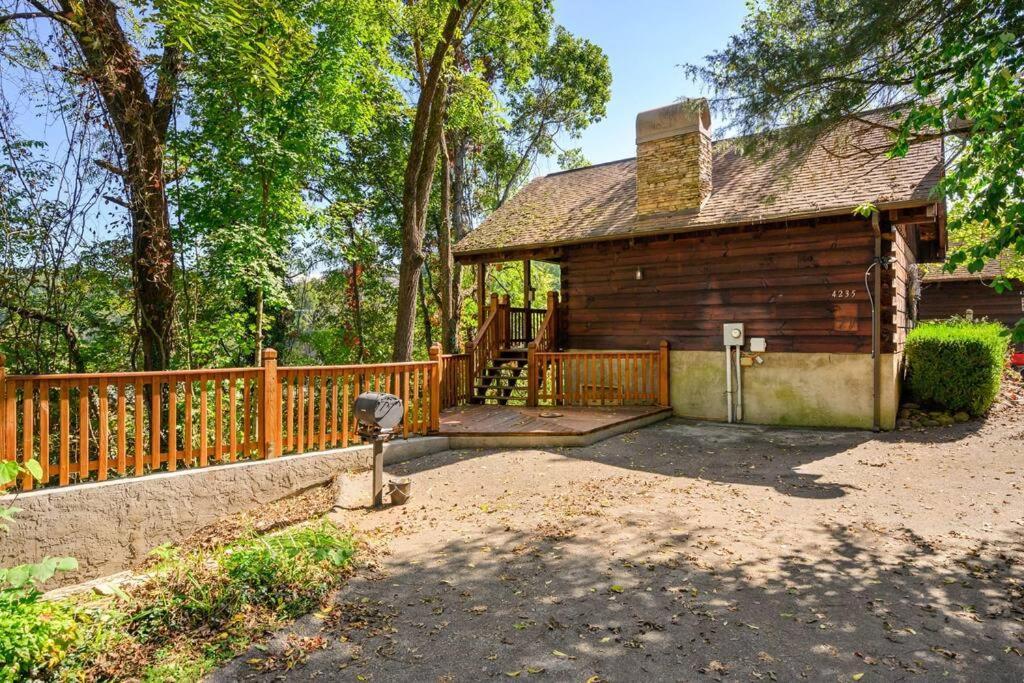 Do Not Disturb - Pigeon Forge Smoky Mountain Studio Cabin, Hot Tub, Fireplace Exterior foto
