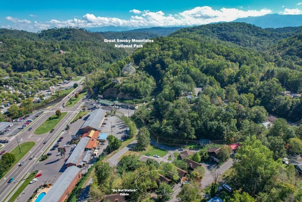 Do Not Disturb - Pigeon Forge Smoky Mountain Studio Cabin, Hot Tub, Fireplace Exterior foto