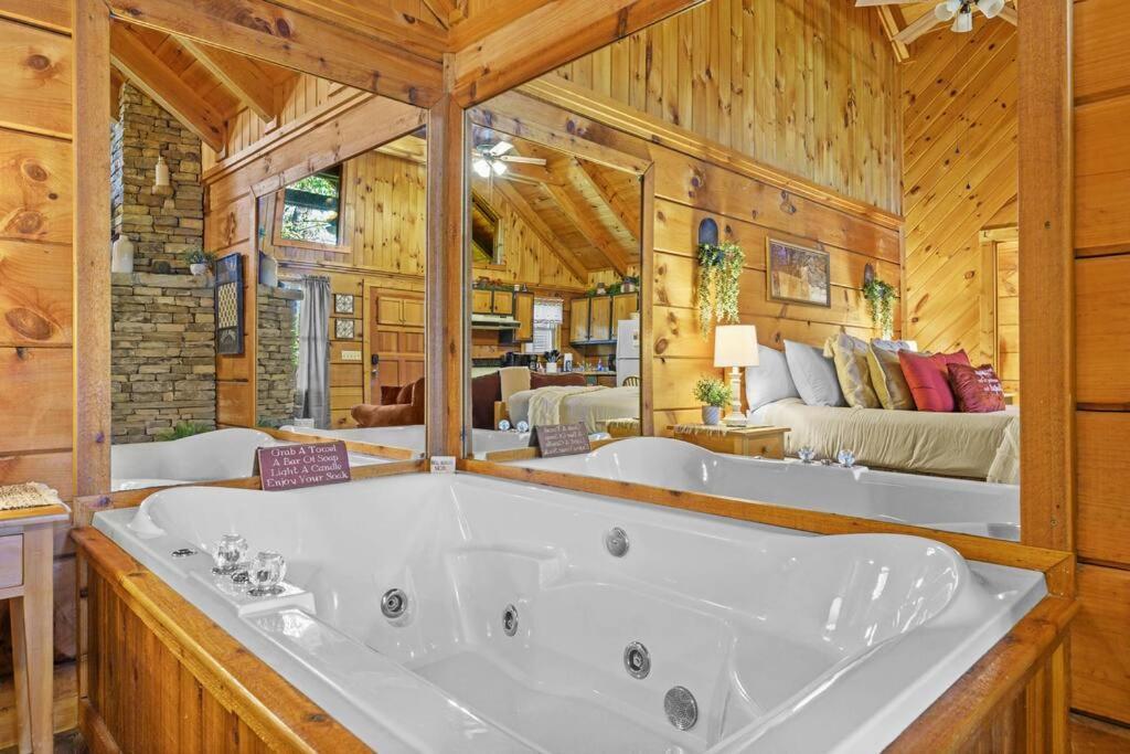 Do Not Disturb - Pigeon Forge Smoky Mountain Studio Cabin, Hot Tub, Fireplace Exterior foto